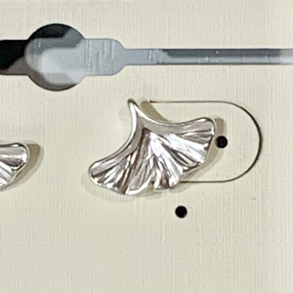 NWT Lucky Brand silver earrings 🍀